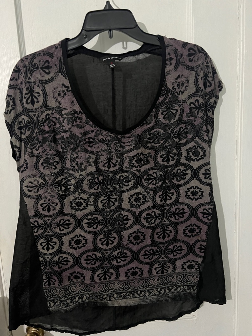 Rock & Republic Black and Purple Medallion Short Sleeve Tee Size Medium